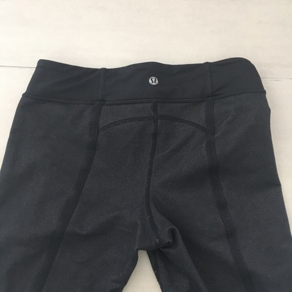 Lululemon Athletica Cropped Workout 🏋️♀️ Pants - Picture 5 of 6